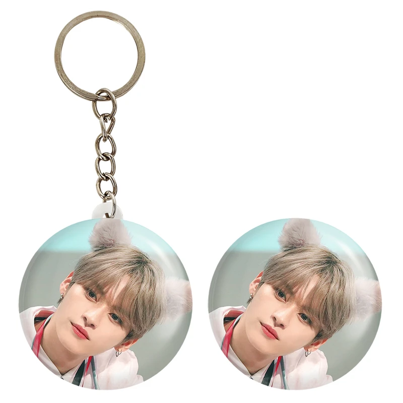 پیکسل خندالو مدل لی نو گروه استری کیدز Stray Kids کد 11858 به همراه جاکلیدی