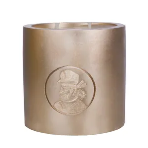 شمع دست‌ساز معطر مدل موم عسل با رایحه توت‌فرنگی زمان اتمام ۹۰ ساعت