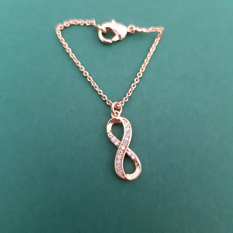 آویز ساعت زنانه مدل بی نهایت