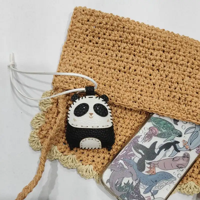 جاکلیدی چرمی مدل پاندا