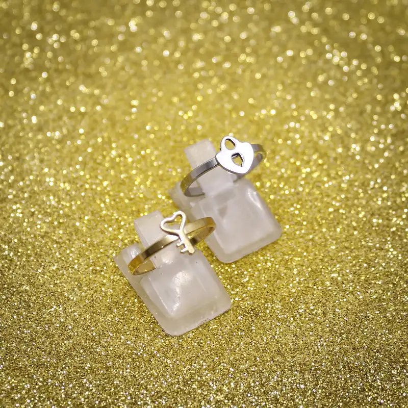 انگشتر زنانه طرح قفل و کلید کد RKH_1043 مجموعه 2 عددی