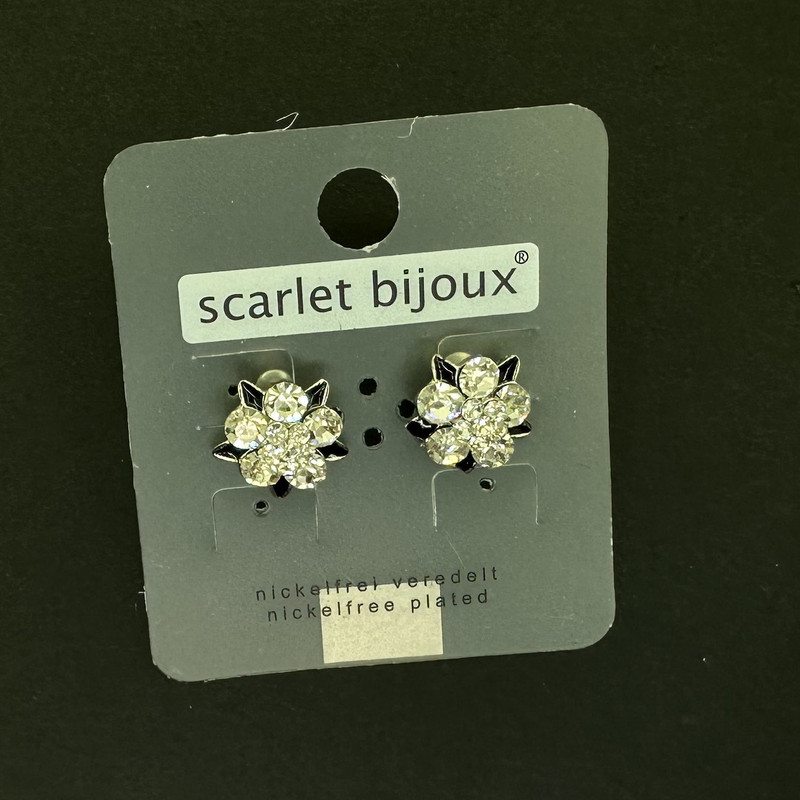 گوشواره زنانه اسکارلت بیجوکس مدل گل لوکس نگین دار