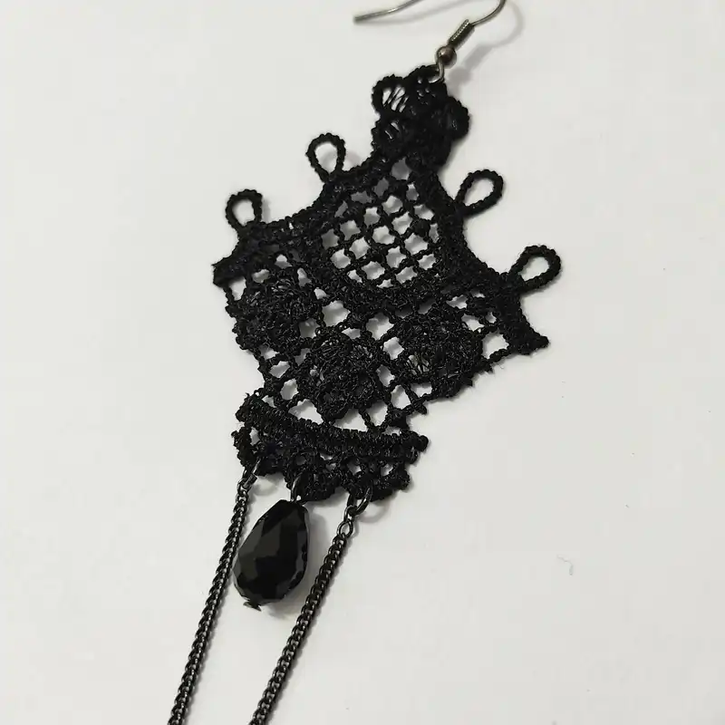 گوشواره زنانه اکسسورایز مدل گوتیک قلاب بافی شده