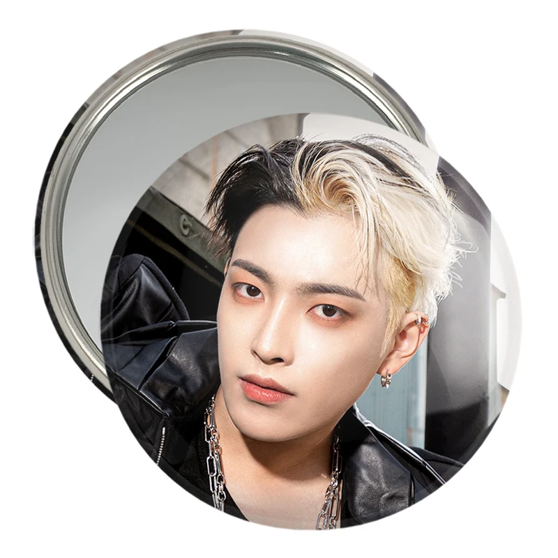 آینه جیبی خندالو مدل هونگ جونگ گروه ایتیز ATEEZ  کد 21241