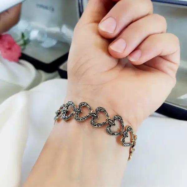 دستبند زنانه مدل قلبی طلاروس کد JW475.1