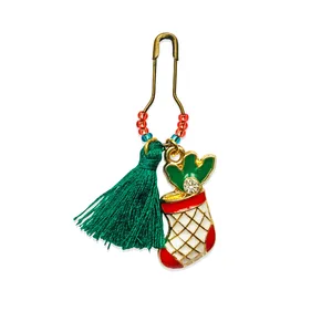 سنجاق سینه زنانه طرح چکمه کریسمس کد 002