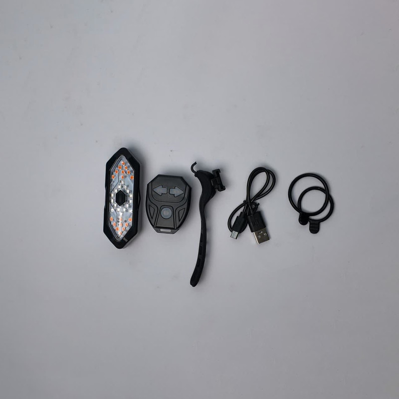 چراغ عقب دوچرخه مدل راهنما دار FY_1820