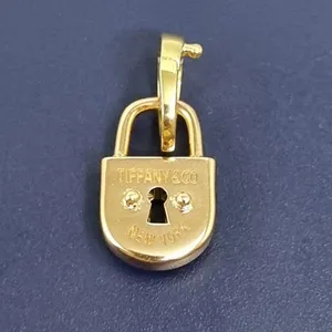 آویز گردنبند طلا 18 عیار زنانه گالری یارطلا کد PLLOCK03