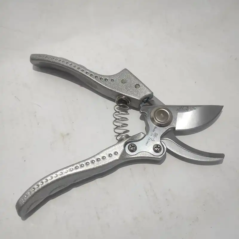 قیچی شمشاد زنی هیزان مدل RI-33