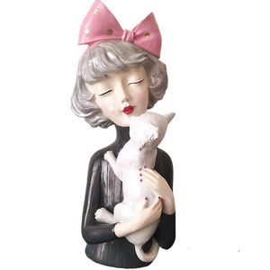 نقد و بررسی مجسمه مدل دختر گربه به دست توسط خریداران