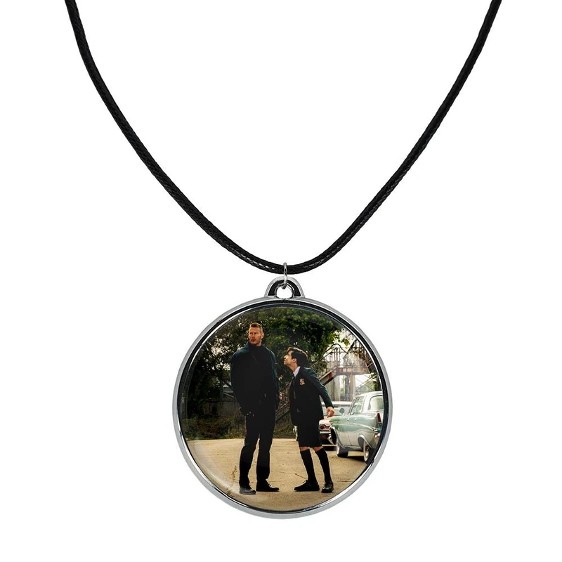 گردنبند خندالو مدل شماره پنج و لوثر سریال آکادمی آمبرلا The Umberella Academy کد 2854328544