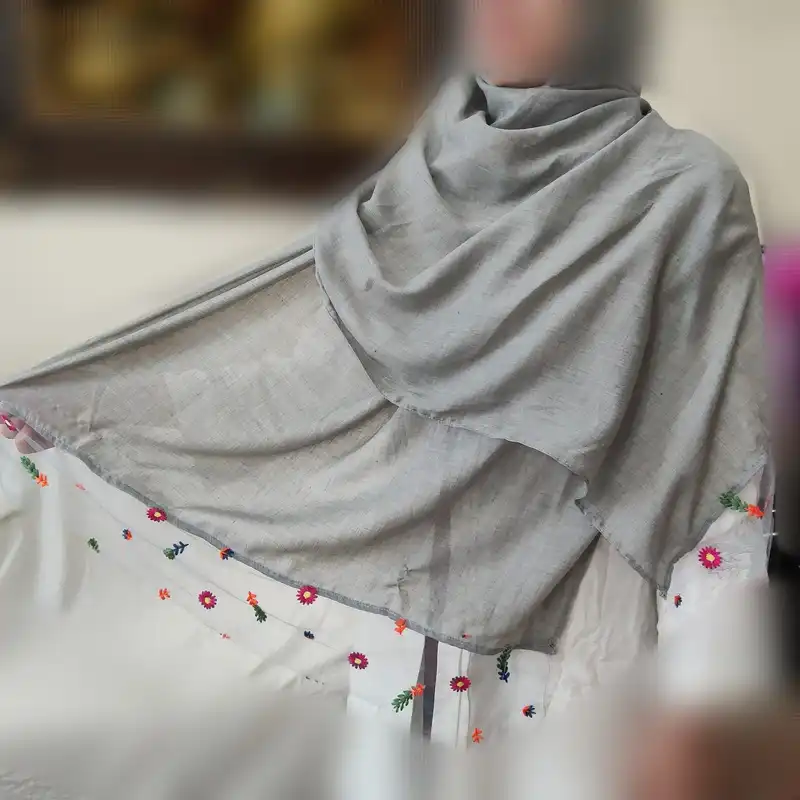 شال زنانه مدل وال نخ حاشیه تور گلدوزی