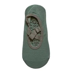 جوراب ورزشی زنانه مدل پیلاتس استپ دار رنگ سبز