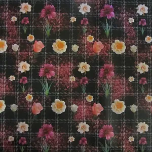 کاغذ کادو طرح گل کد 050 بسته 5 عددی