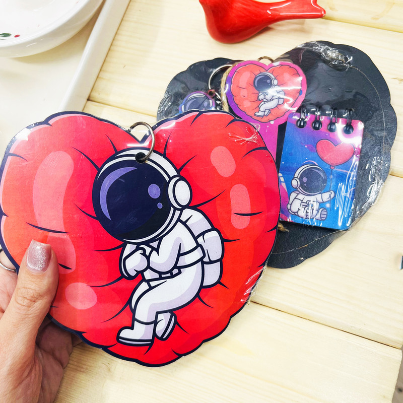 بسته لوازم تحریر مدل فضانورد و قلب مجموعه 4 عددی