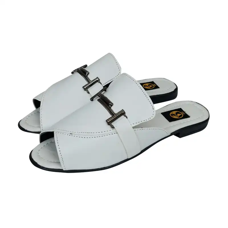 صندل زنانه سیی مدل جلو بسته یراق دار کد 1897.1