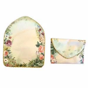 جانماز مدل مخمل طرح محراب کد 6009 به همراه کیف