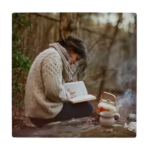  کاشی کارنیلا طرح بانوی کتابخوان کد wkk5129 