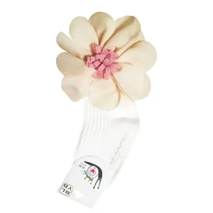 جوراب نوزادی دخترانه مدل FLOWER رنگ سفید