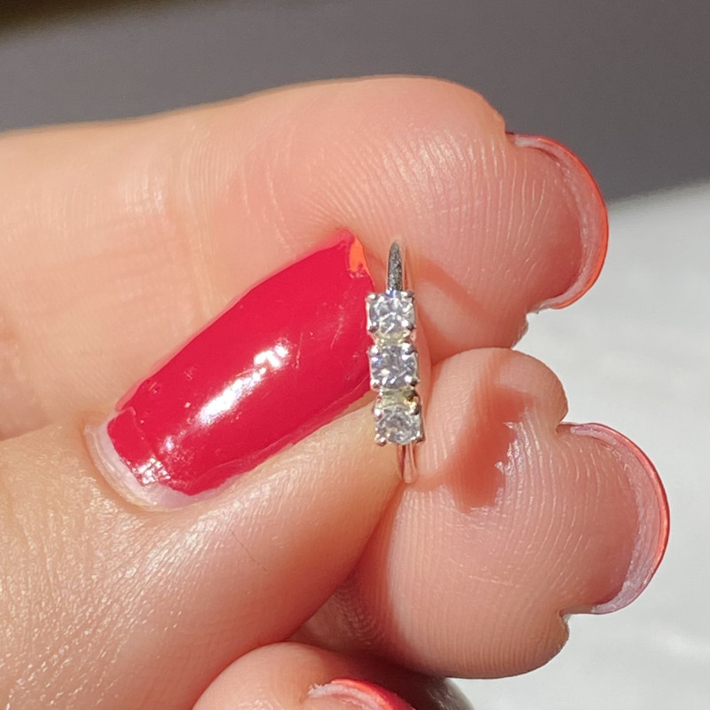 پیرسینگ نقره زنانه مدل سه نگینی پیرسینگ نقره زنانه مدل سه نگینی