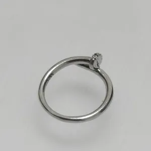 انگشتر نقره زنانه مدل میخی