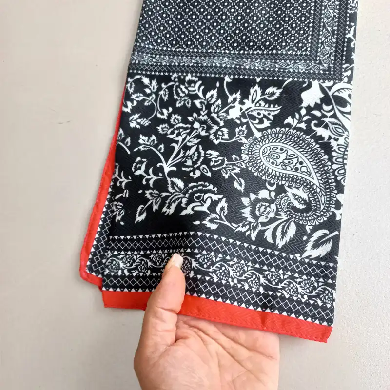 روسری زنانه مدل مینی نخی خالخالی حاشیه بته جقه کد 21