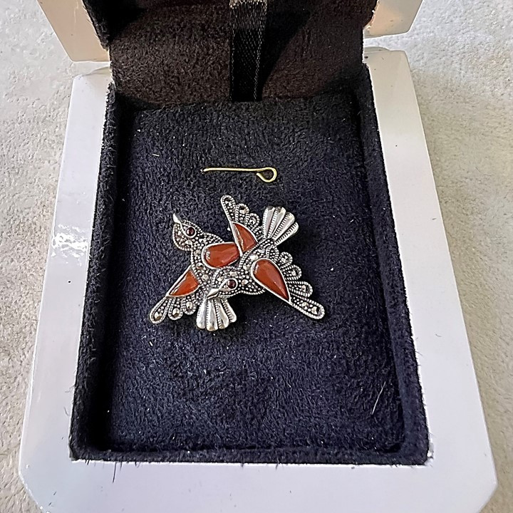 گل سینه زنانه مدل نقره کد glsr-2455 گل سینه زنانه مدل نقره کد glsr-2455