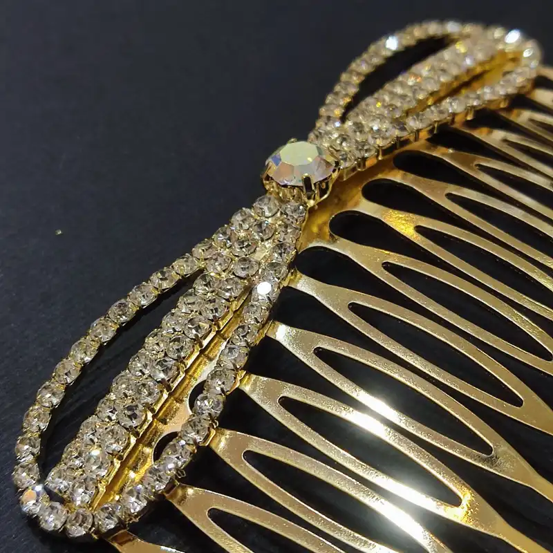 شانه مو زنانه مدل فلزی نگین دار کد 03