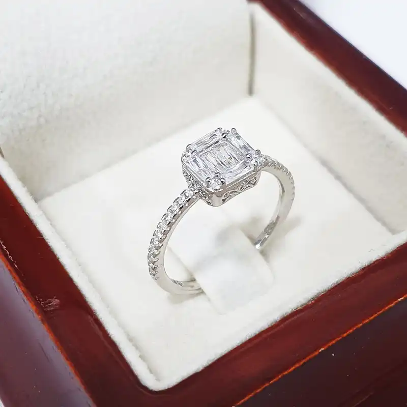 انگشتر نقره زنانه جی تی ای مدل امرالدکات