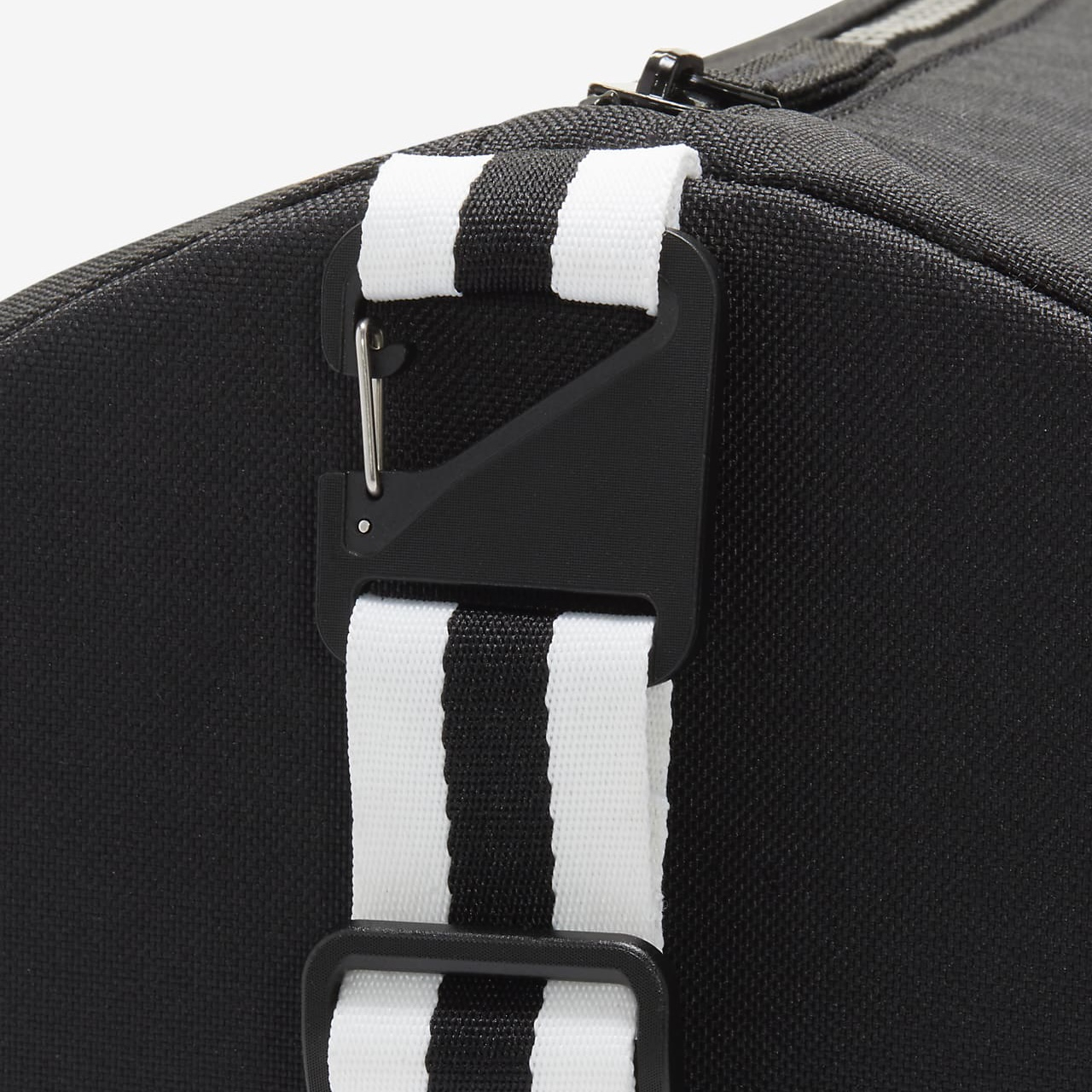 DB0492-010 Heritage Duffel bag 