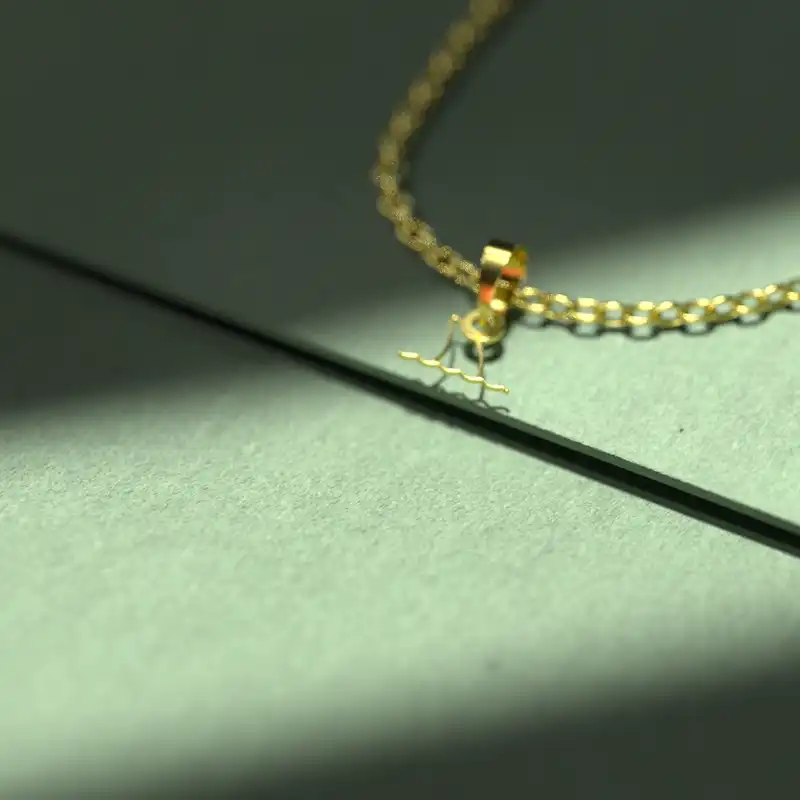 گردنبند طلا 18 عیار زنانه مدوپد مدل کوسه کد B3-1-1013