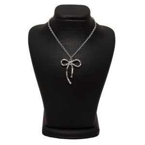 گردنبند دخترانه دلنار گالری مدل پاپیون