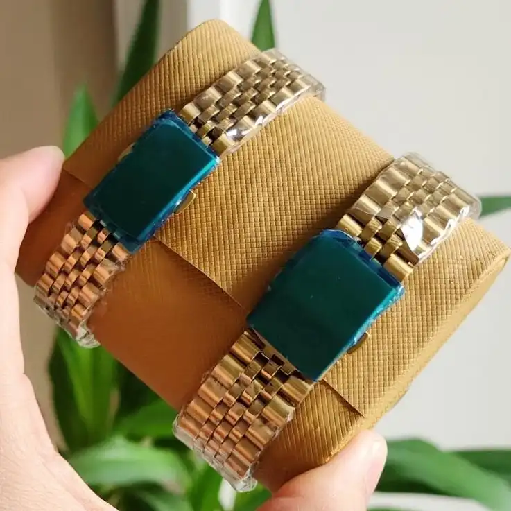 ست ساعت مچی عقربه ای زنانه و مردانه مدل تک موتوره تقویم دار بند فلزی کد 1