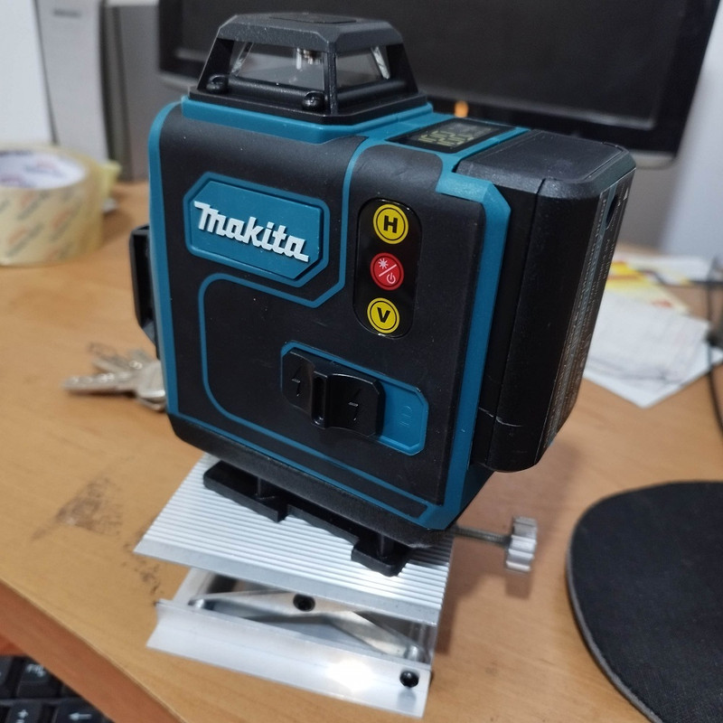 تراز لیزری ماکیتا مدل 16لاین کد 3DBOX360