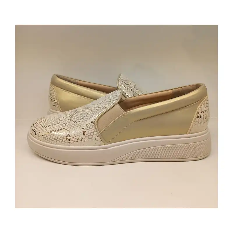 کفش روزمره زنانه سرزمین چرم مدل کد 141794 رنگ طلایی