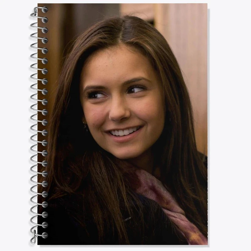 دفتر زبان 50 برگ خندالو مدل سه خط طرح الینا گیلبرت خاطرات یک خون آشام The Vampire Diaries کد 23697