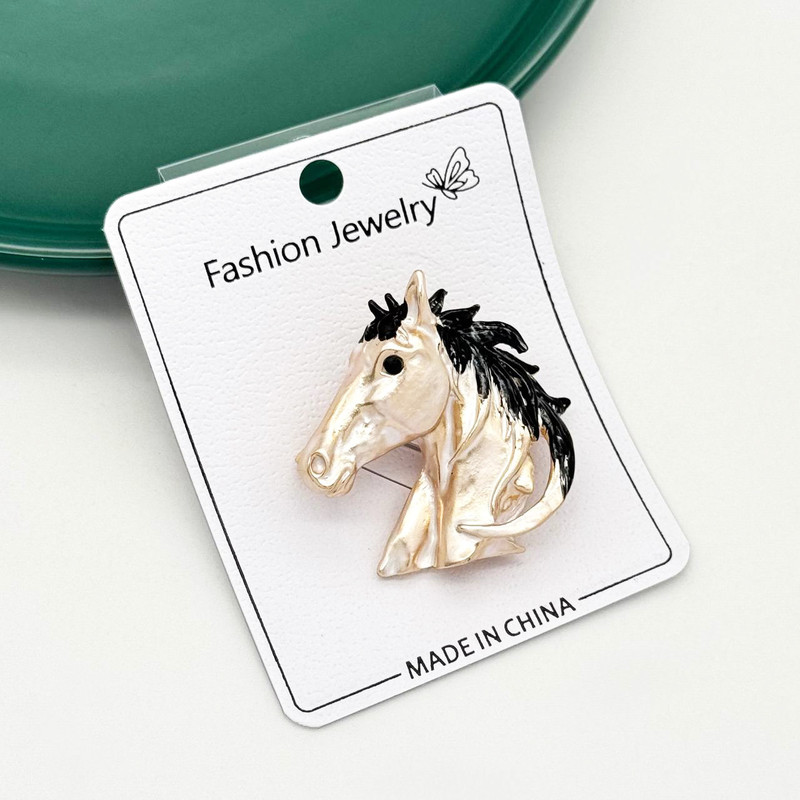 گل سینه زنانه مدل اسب کد G_Lnd_526 گل سینه زنانه مدل اسب کد G_Lnd_526