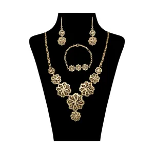 نیم ست زنانه مدل هلالی