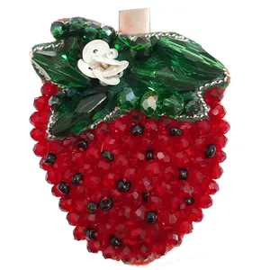 سنجاق سینه زنانه مدل توت فرنگی کد 002