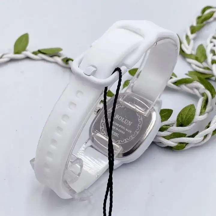 ساعت مچی عقربه ای بولون مدل بند ژله ای ضد حساسیت 3