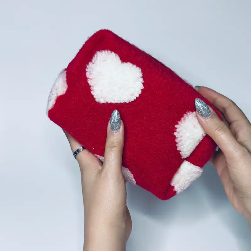 کیف لوازم آرایش زنانه مدل قلبی