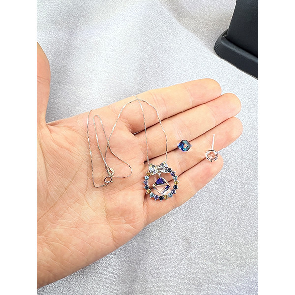 نیم ست نقره زنانه سواروسکی مدل پاپیون و مکعب جواهری خاص کد 36955 نیم ست نقره زنانه سواروسکی مدل پاپیون و مکعب جواهری خاص کد 36955