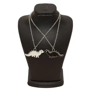 گردنبند مدل دوستی اژدها بی دندون مجموعه دو عددی