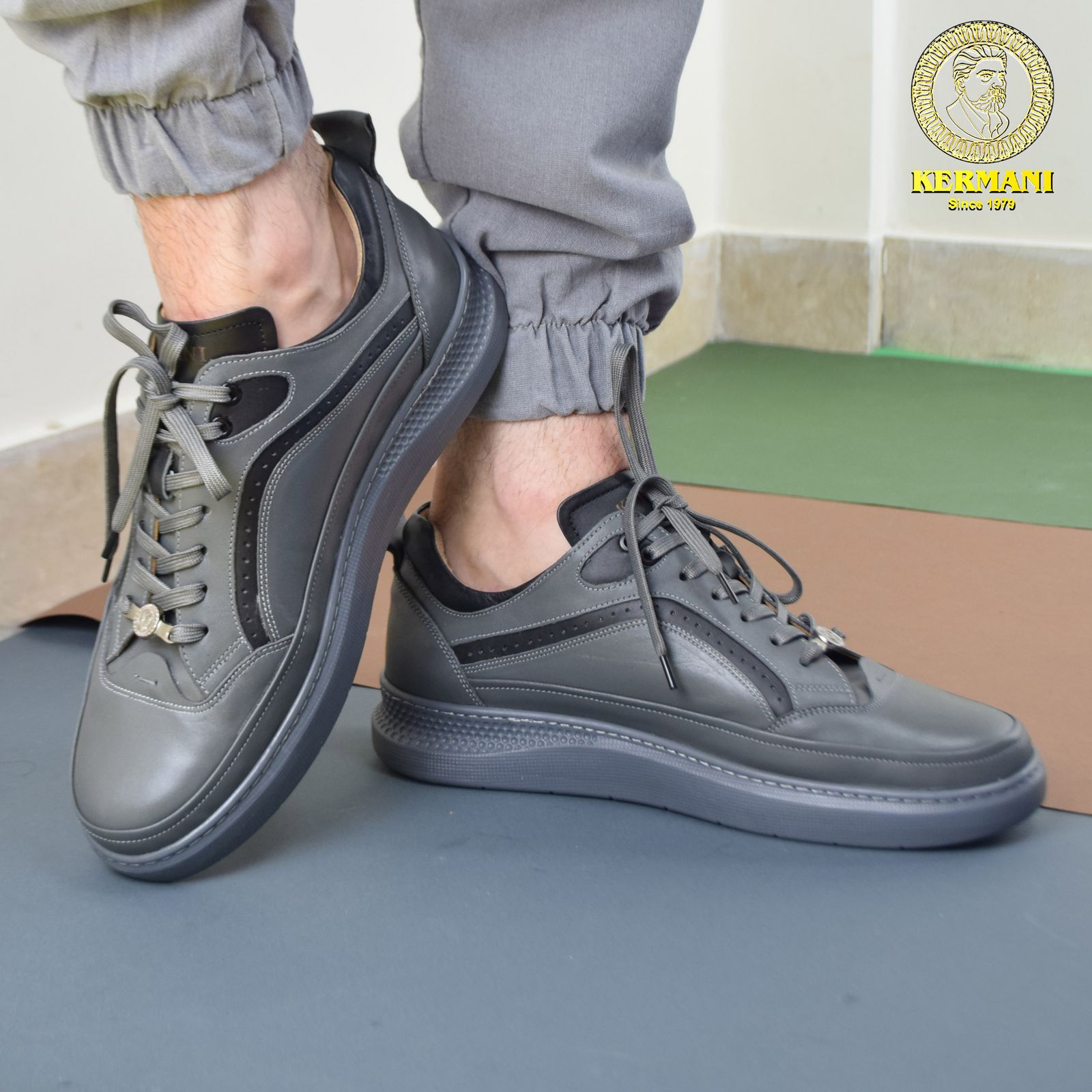 کفش روزمره مردانه کرمانی مدل چرم دستدوز طبیعی کد 42180
رنگ طوسی -  - 2