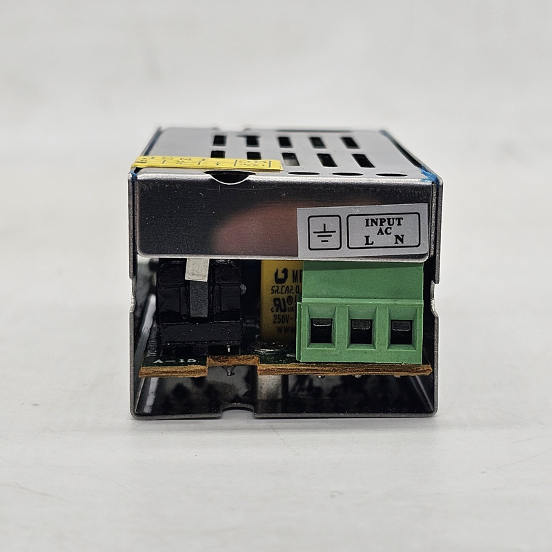 منبع تغذیه 12 ولت 1.5 آمپر هایک پاور مدل RD-12-18 منبع تغذیه 12 ولت 1.5 آمپر هایک پاور مدل RD-12-18