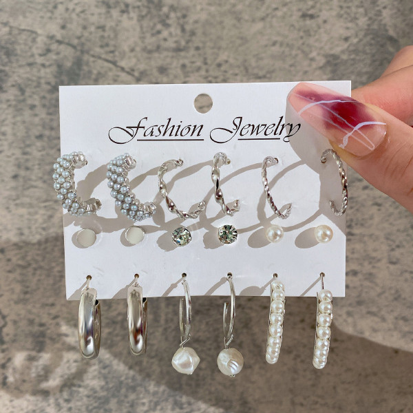 گوشواره دخترانه مدل حلقه ای مرواریدی بسته 9 عددی گوشواره دخترانه مدل حلقه ای مرواریدی بسته 9 عددی