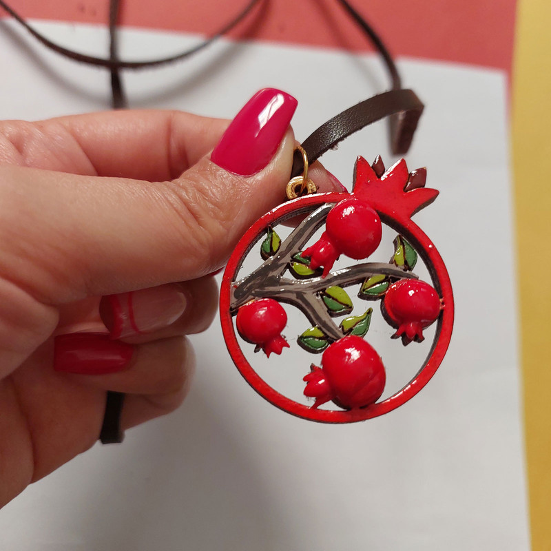 گردنبند زنانه مدل چوبی طرح انار یلدا کد NC041 گردنبند زنانه مدل چوبی طرح انار یلدا کد NC041