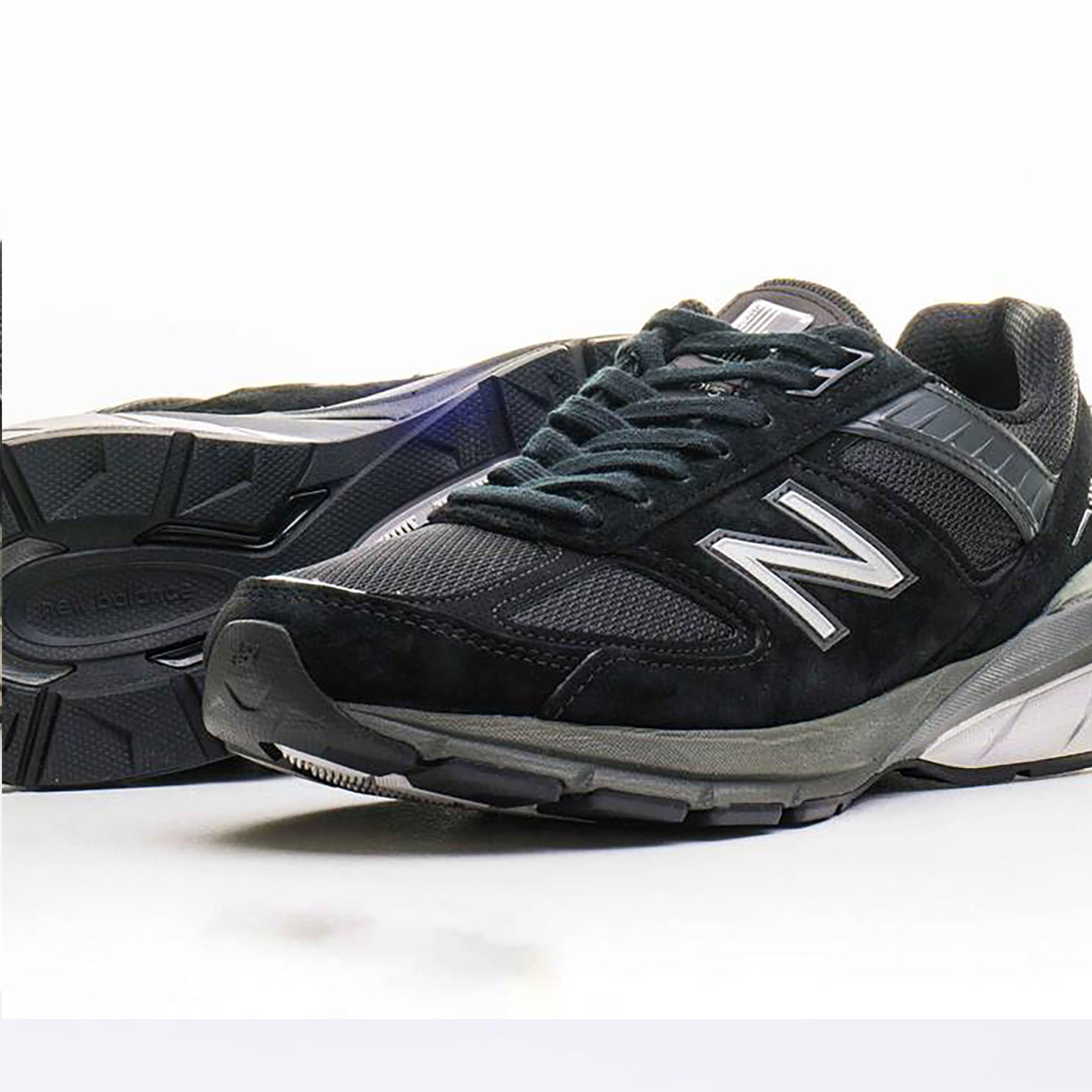 نیو بالانس مدل M990BK5 
