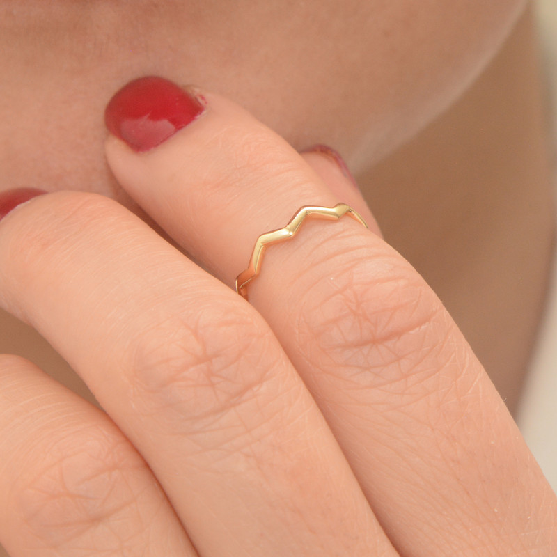 انگشتر طلا 18 عیار زنانه طلای مستجابی مدل نیم بند زیگزاک کد 1 انگشتر طلا 18 عیار زنانه طلای مستجابی مدل نیم بند زیگزاک کد 1