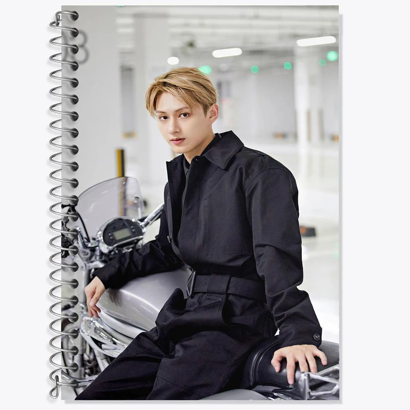 دفتر زبان 50 برگ خندالو مدل دو خط طرح جونهی گروه سونتین Seventeen کد 21597